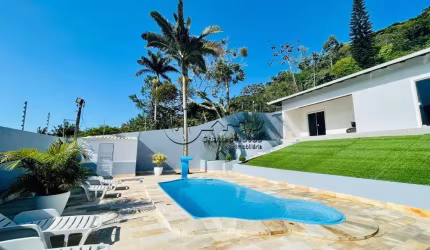 Casa com 3 quartos à venda na Praia de Fora, Palhoça  por R$ 890.000