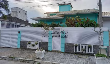 Casa com 3 quartos à venda no Madri, Palhoça  por R$ 650.000