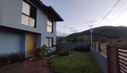 Casa com 3 quartos à venda no Guarda do Cubatão, Palhoça  por R$ 599.000