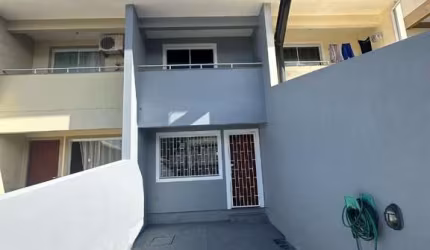 Casa com 2 quartos à venda na Bela Vista, Palhoça  por R$ 330.000