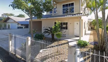 Casa com 3 quartos à venda na Barra do Aririú, Palhoça  por R$ 850.000
