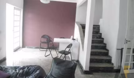 Ótima casa de condomínio junto ao Largo do Anil