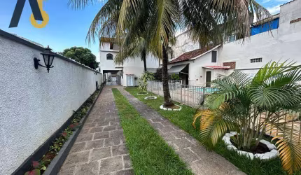 Magnífica residência de alto padrão, muito conforto, piscina, espaço gourmet e ótimo pomar .