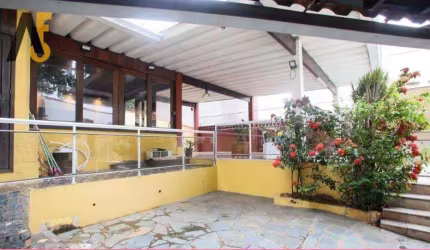 VENDO EXCELENTE CASA COM 447 METROS QUADRADOS DE TERRENO NA TAQUARA, EM JACAREPAGUÁ
