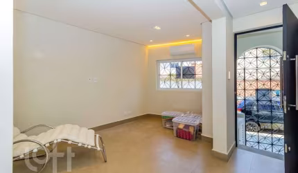 Casa com 3 quartos à venda na Rua Ibaté, Saúde, São Paulo por R$ 875.000