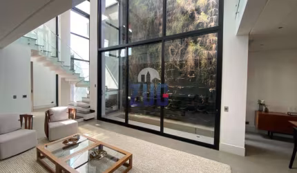 Sobrado à venda em Valinhos, Roncáglia, com 3 suítes, com 396 m², Condomínio Madre Maria Vilac
