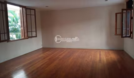 Casa estilo colonial a venda na R. Caio Prado