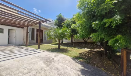 Casa para Locação em Camaçari, Abrantes, 4 dormitórios, 4 suítes, 6 banheiros, 3 vagas