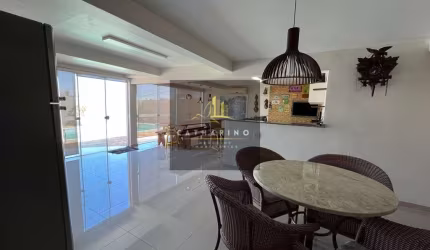 CASA COM 03 SUÍTES