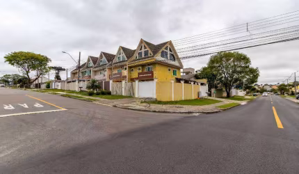 Sobrado com 5 dormitórios à venda, 179 m² por R$ 990.000 -  Rua 25 de Agosto, 1920 Boqueirão - Curitiba/PR