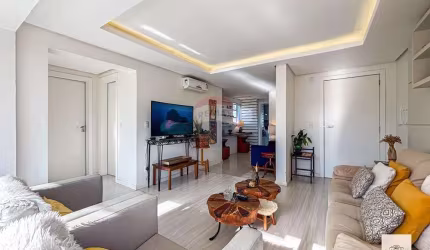 Apartamento semimobiliado com 4 dormitórios e 3 vagas de garagem.