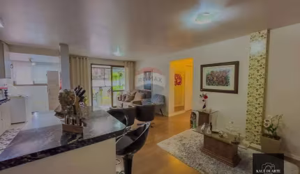 Apartamento semimobiliado com 2 dormitórios sendo uma suíte, prédio com elevador no Villagio