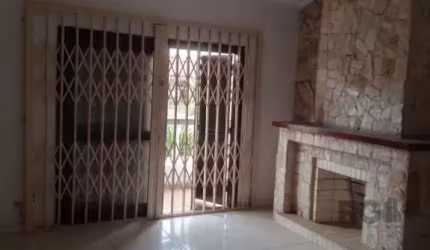 Casa 4 Dormitório(s) Bairro Chácara das Pedras