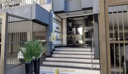 Apartamento com boa localização na Meia Praia
