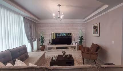 Apartamento mobiliado com 3 Suítes na Meia Praia