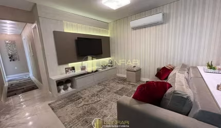Amplo apartamento decorado na Meia Praia
