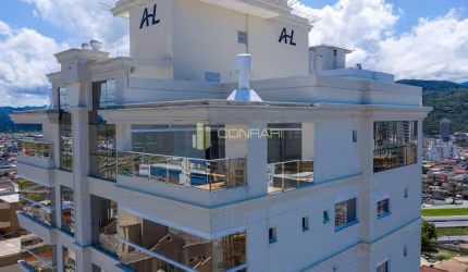 Apartamento alto padrão de 04 suítes e 03 vagas!