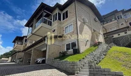 Casa de alto padrão em condomínio fechado Itapema