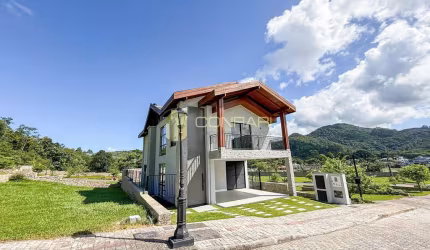 Casa de alto padrão em condomínio fechado