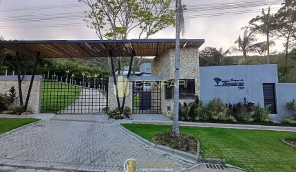 Sobrado de alto padrão com piscina