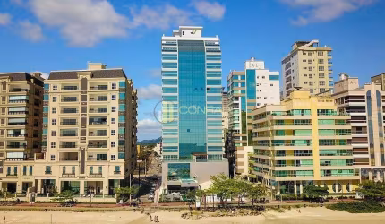 Apartamento 04 Suítes e 03 Vagas, frente mar!