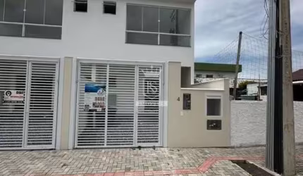 SOBRADO GEMINADO DE 2 SUÍTES E 80m² EM ZIMBROS