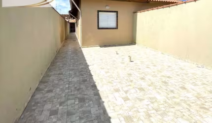 CASA COM PISCINA E CHURRASQUEIRA PARA VENDA EM ITANHAÉM!!
