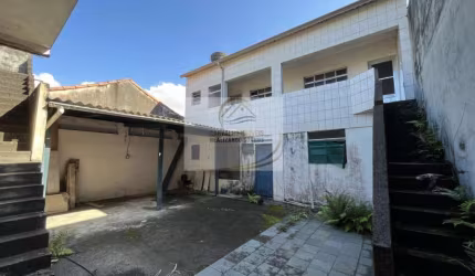 SOBRADO COM PONTO COMERCIAL PRÓXIMO AO CENTRO PARA VENDA EM ITANHAÉM!