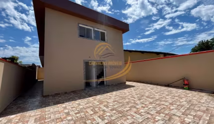 CASA SOBREPOSTA SUPERIOR EM BAIRRO RESIDENCIAL PARA VENDA EM ITANHAÉM!