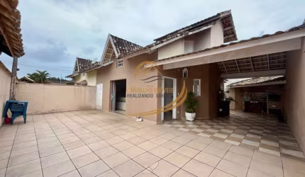 SOBRADO LADO PRAIA 400MTS DO MAR COM 03 DORM EM ITANHAÉM!