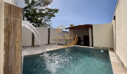 MARAVILHOSA CASA COM 03 DORM, ACABAMENTO FINO, PISCINA E CHURRASQUEIRA LADO PRAIA!!