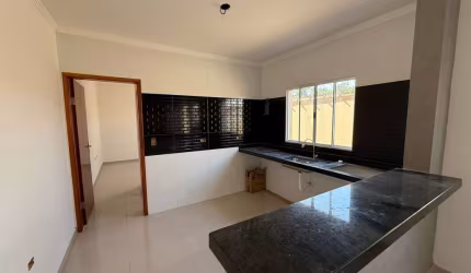 CASA GEMINADA LADO PISTA EM BAIRRO RESIDENCIAL EM ITANHAÉM!