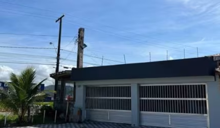 CASA USADA LADO PRAIA COM CHURRASQUEIRA PARA VENDA EM MONGAGUÁ!