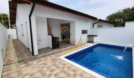 LINDA CASA NOVA PRÓXIMO DA PRAIA EM EXCELENTE BAIRRO COM PISCINA GRANDE E CHURRASQUEIRA!
