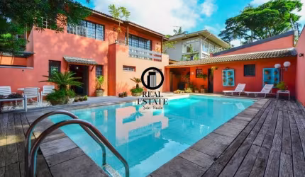 Casa para Venda - 386m², 4 dormitórios, sendo 2 suites, 4 vagas - Jardim Morumbi