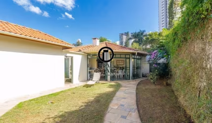 Casa para Venda - 288m², 3 dormitórios, sendo 1 suites, 6 vagas - Jardim das Bandeiras