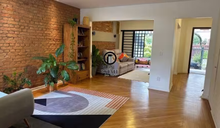Casa para venda 311m², 4 Dormitórios sendo 2 Suítes e 2 Vagas - Aclimação