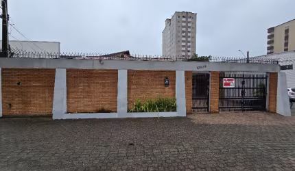 Casa para Locação na Av. Presidente Kennedy – Vila Caiçara | Uso Residencial ou Comercial