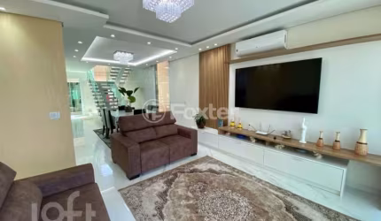 Casa com 4 quartos à venda na Alameda das Bromélias, 1151, Chácara Roselândia, Cotia, 250 m2 por R$ 1.100.000
