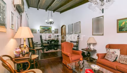Casa com 3 quartos à venda na Travessa Lucas de Lima, 33, Medianeira, Porto Alegre, 165 m2 por R$ 600.000