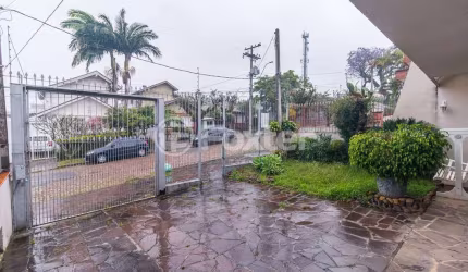 Casa com 3 quartos à venda na Rua Padre Alois Kades S J, 100, Jardim Europa, Porto Alegre, 300 m2 por R$ 930.000