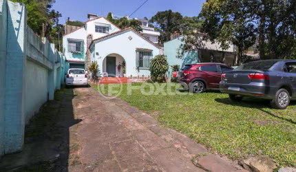 Casa com 3 quartos à venda na Avenida Guaíba, 4226, Vila Assunção, Porto Alegre, 419 m2 por R$ 950.000