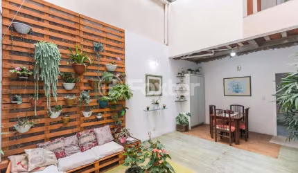 Casa com 3 quartos à venda na Rua São Benedito, 661, Jardim do Salso, Porto Alegre, 354 m2 por R$ 750.000