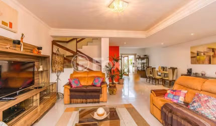 Casa com 3 quartos à venda na Rua Canísio Binsfeld, 371, Hípica, Porto Alegre, 170 m2 por R$ 710.000