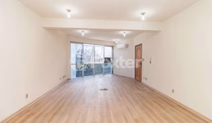 Sala comercial com 1 sala à venda na Rua Visconde de Pelotas, 21, Passo da Areia, Porto Alegre, 60 m2 por R$ 181.000