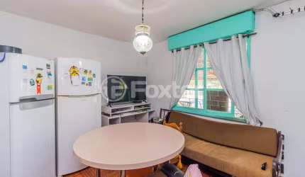 Casa com 3 quartos à venda na Rua Guadalajara, 855, Jardim Itu Sabará, Porto Alegre, 235 m2 por R$ 370.000