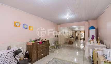 Casa com 4 quartos à venda na Rua Nove de Março, 457, Vila Ipiranga, Porto Alegre, 300 m2 por R$ 530.000