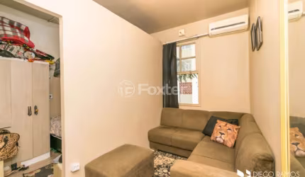 Kitnet / Stúdio à venda na Rua Doutor Voltaire Pires, 485, Santo Antônio, Porto Alegre, 24 m2 por R$ 110.000