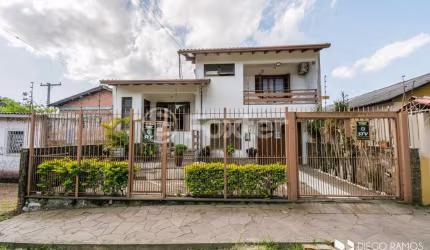 Casa com 4 quartos à venda na Avenida Frei Henrique de Coimbra, 84, Vila Ipiranga, Porto Alegre, 270 m2 por R$ 1.500.000