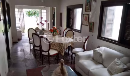 Casa com 3 quartos à venda na Avenida Mercedes, 116, Moinhos de Vento, Porto Alegre, 226 m2 por R$ 1.400.000